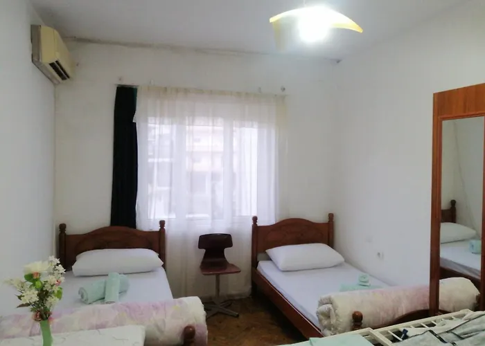 Mia's * Gjirokastër